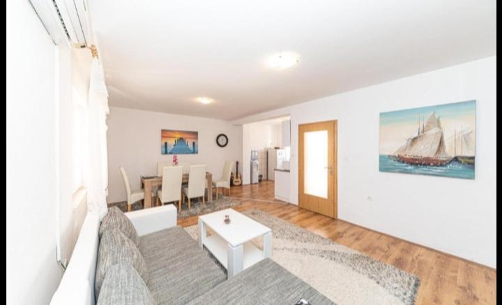 Apartman Marinovic Kastela Exterior photo